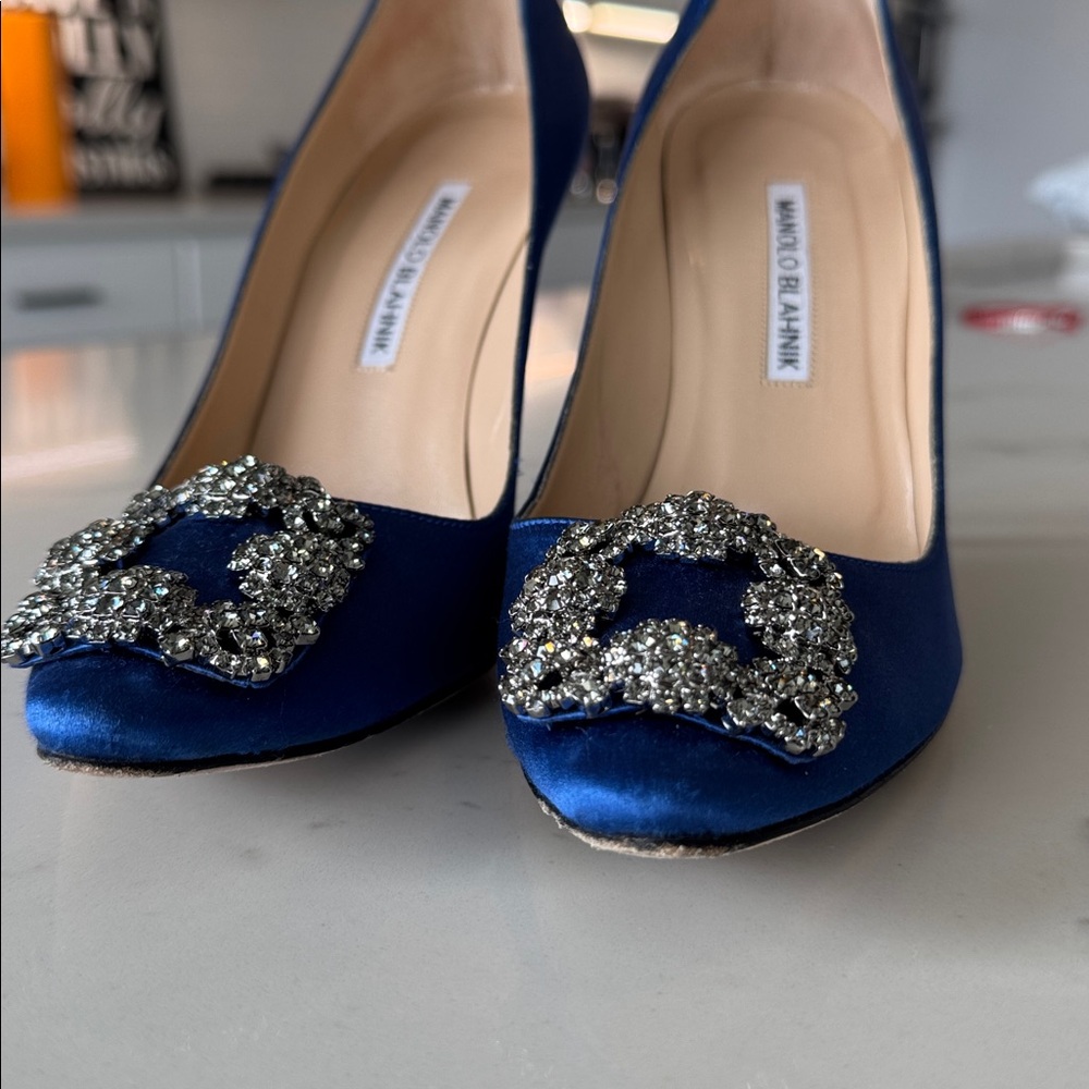 Manolo Blahnik Blue Satin Hangisi pumps - Picture 11 of 16